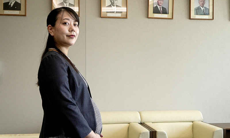 Japanese mayor makes history with  maternity leave that caused a stir